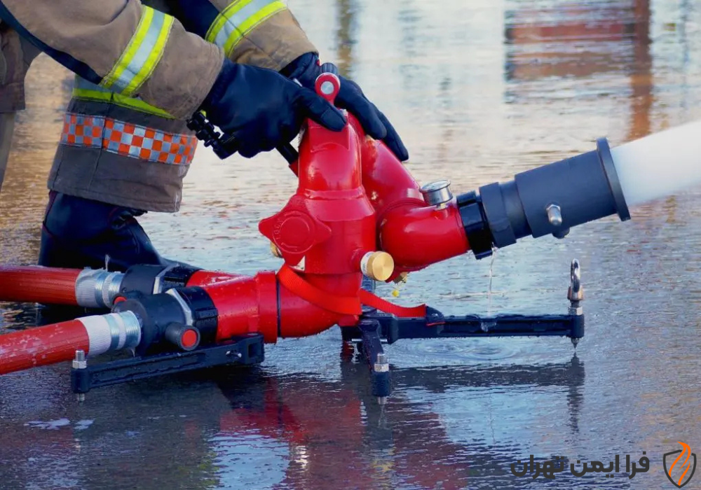 کار با مانیتور آتش نشانی برای اطفا حریق-فرا ایمن